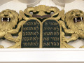 A close-up view of the Lions and the Ten Commandments tablets in the niche above the doors of the ark.